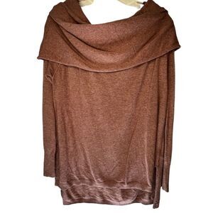 Shrinking Violet Sweater‎